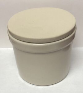 1 Pint Utility Crock with lid